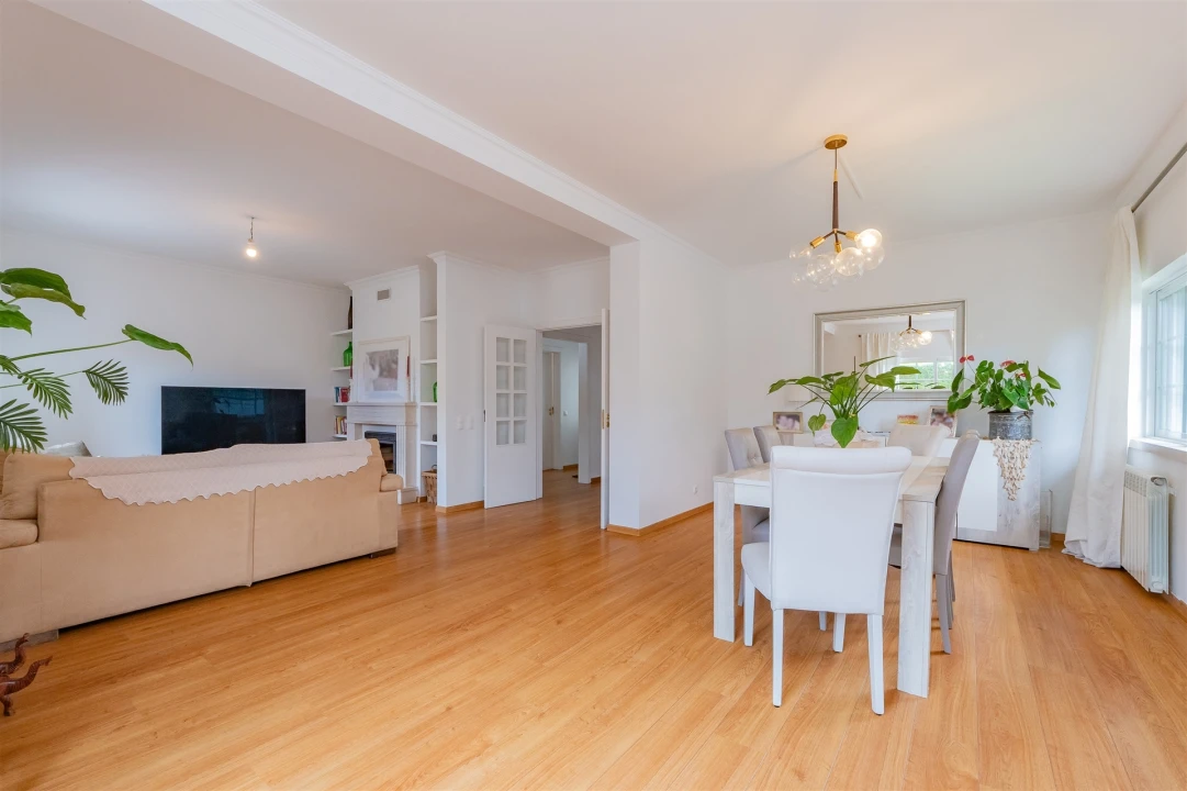 Moradia T4 para Arrendamento em Alcabideche Foto 11