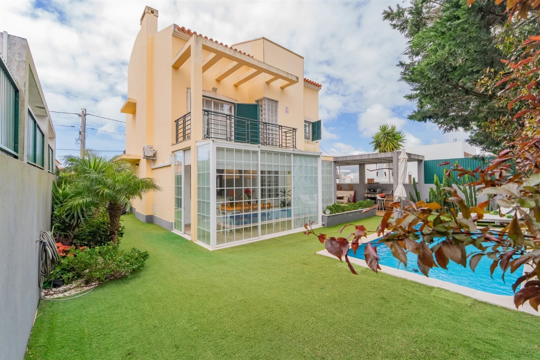 Moradia T4 para Arrendamento em Alcabideche Foto 1