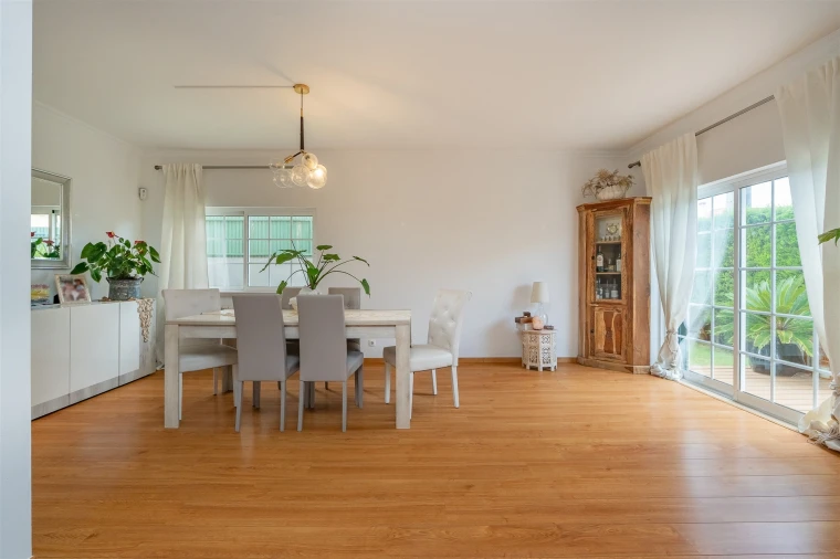 Moradia T4 para Venda em Alcabideche Foto 12