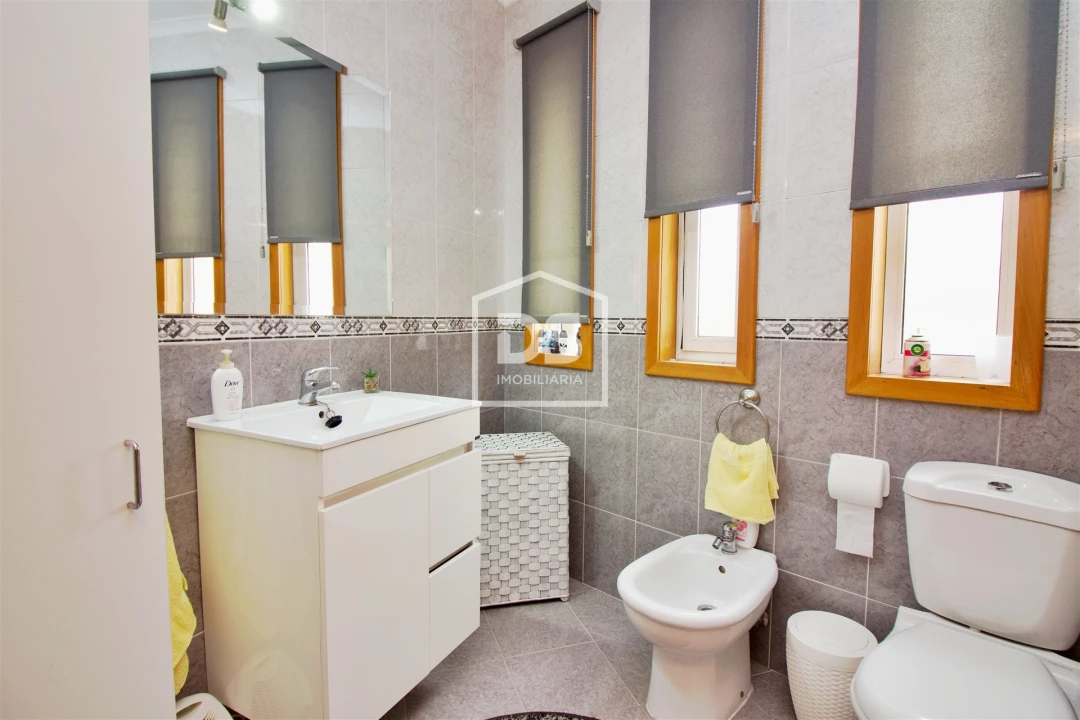 Moradia T5 para Venda em Caide de Rei Foto 25