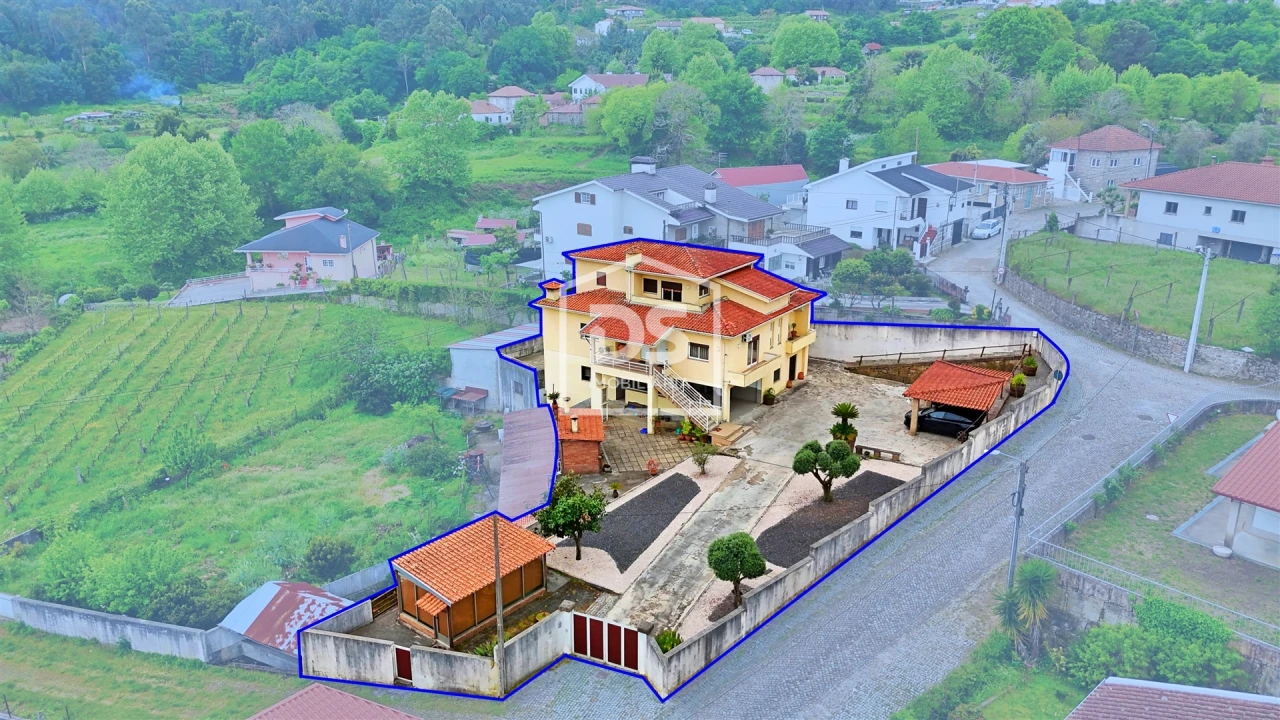 Moradia T5 para Venda em Caide de Rei Foto 2