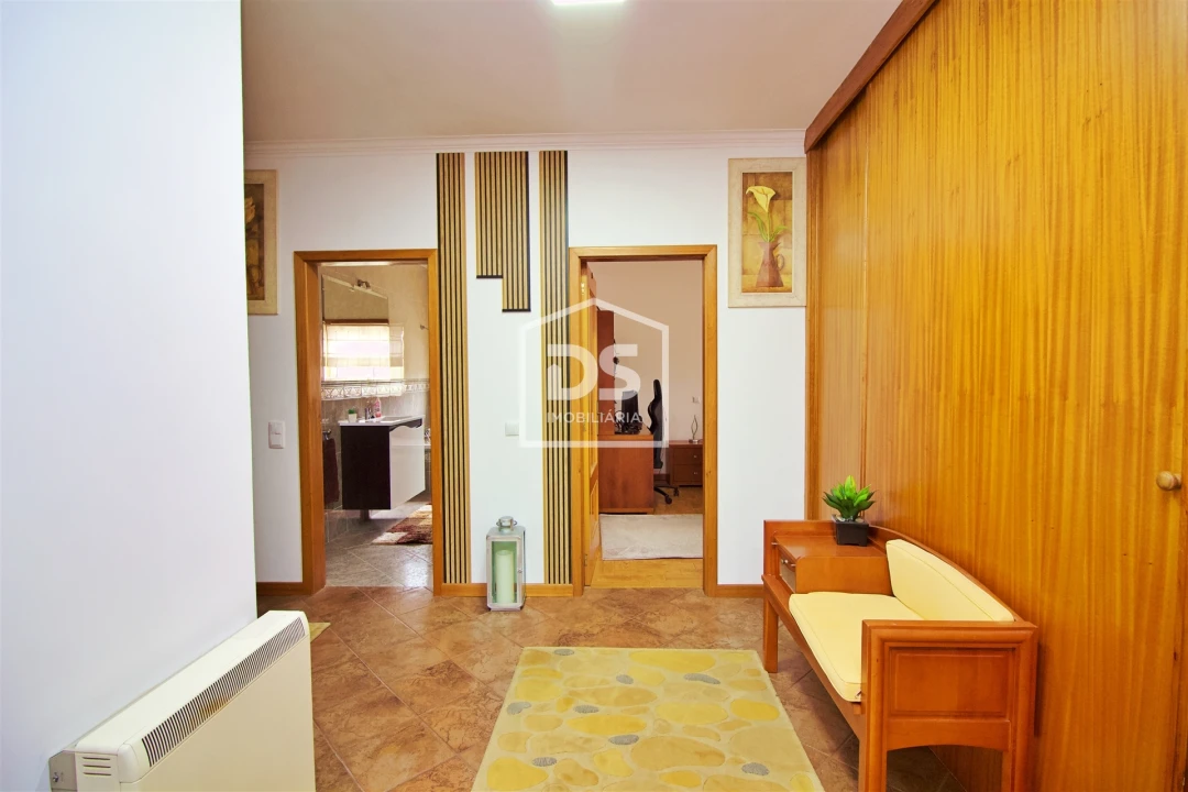 Moradia T5 para Venda em Caide de Rei Foto 11