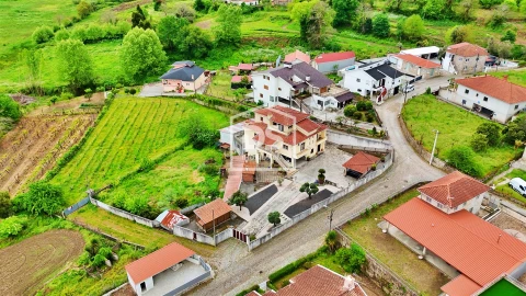 Moradia T5 para Venda em Caide de Rei