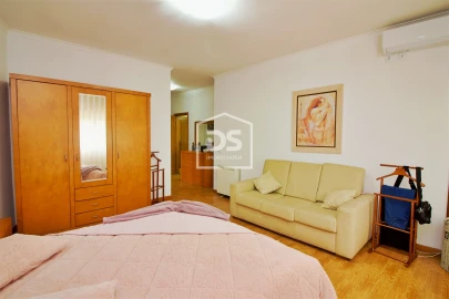 Moradia T5 para Venda em Caide de Rei