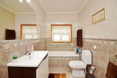 Moradia T5 para Venda em Caide de Rei