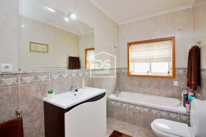 Moradia T5 para Venda em Caide de Rei