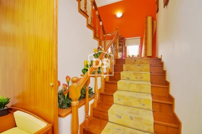 Moradia T5 para Venda em Caide de Rei