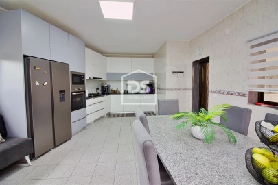 Moradia T5 para Venda em Caide de Rei