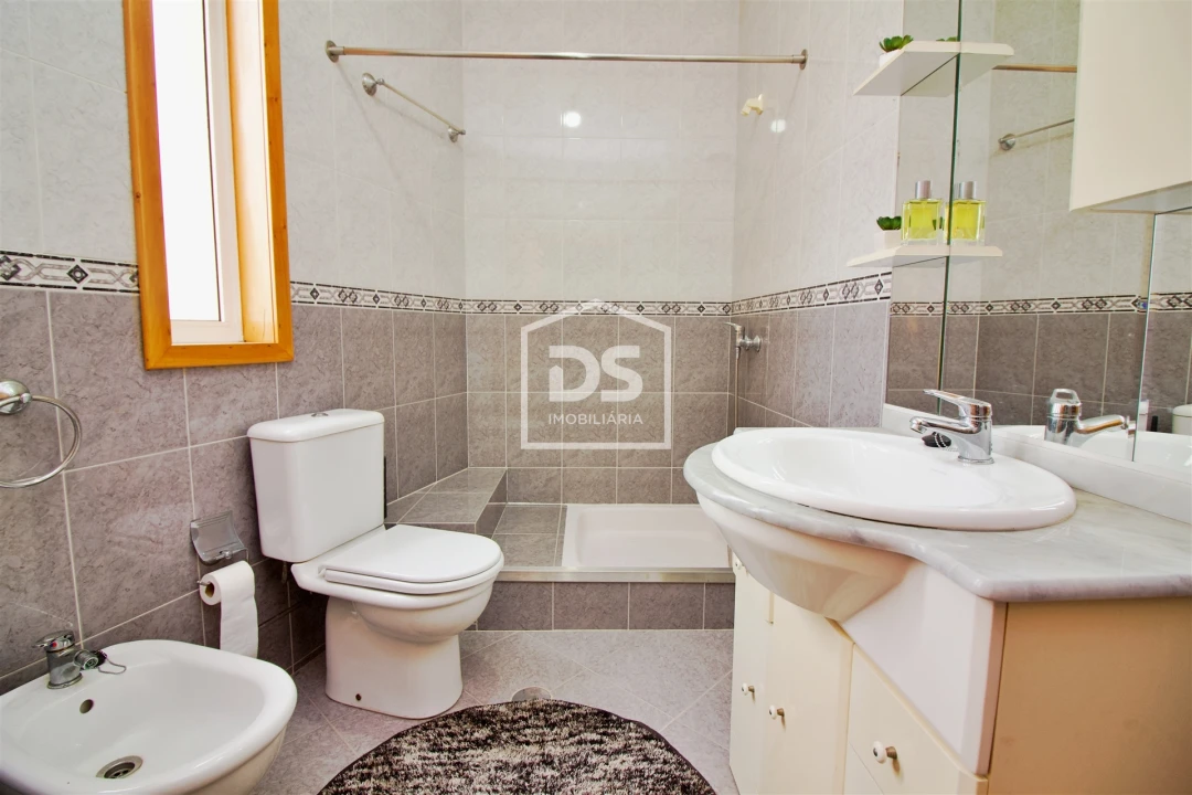 Moradia T5 para Venda em Caide de Rei Foto 35