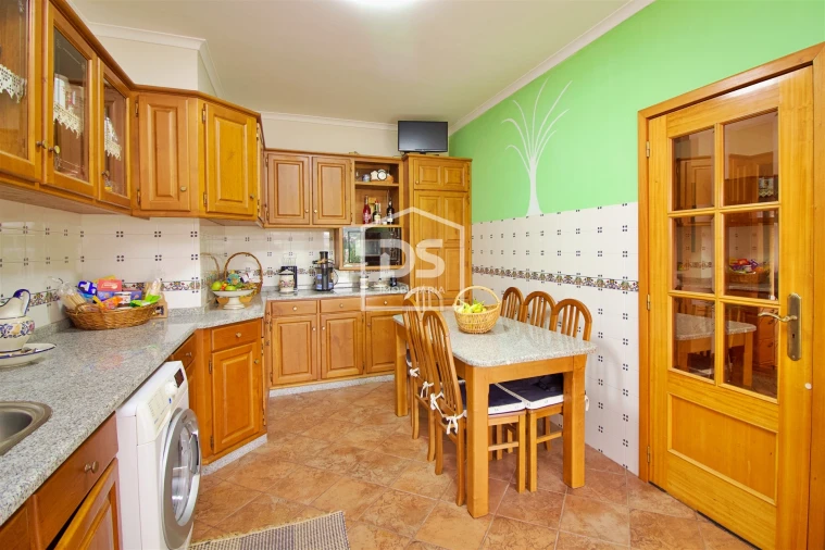 Moradia T5 para Venda em Caide de Rei Foto 26