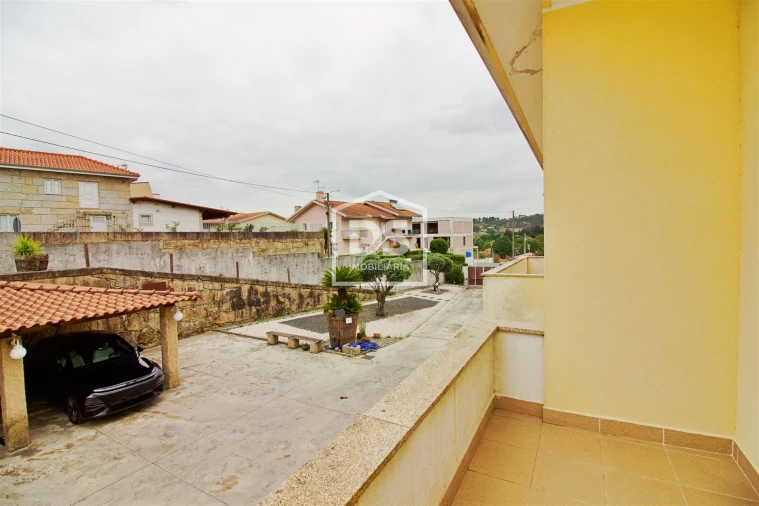 Moradia T5 para Venda em Caide de Rei Foto 17