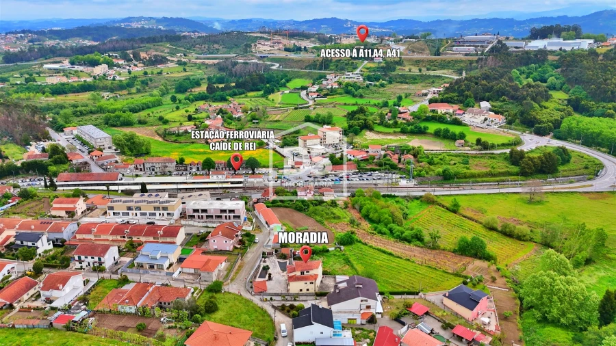 Moradia T5 para Venda em Caide de Rei Foto 3