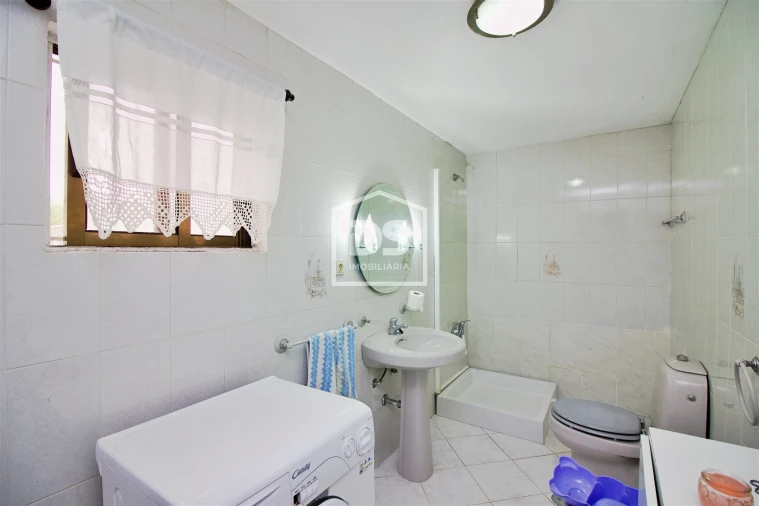 Moradia T5 para Venda em Caide de Rei Foto 40