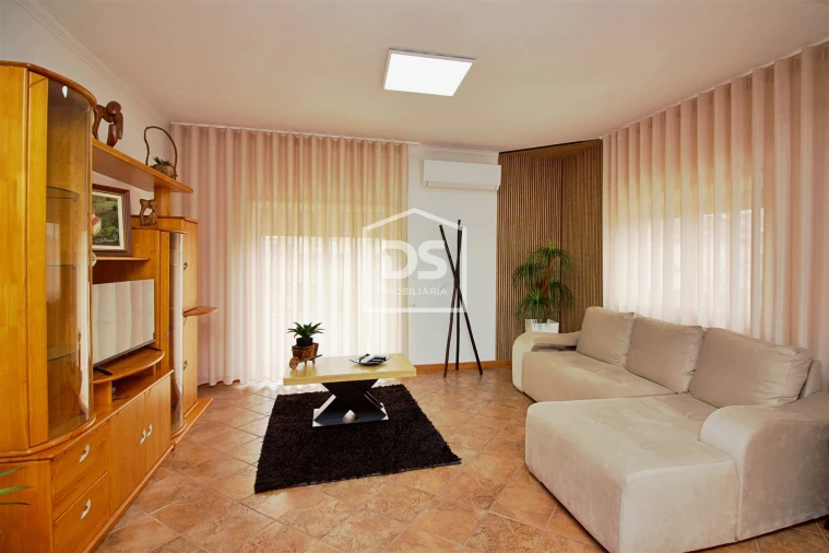 Moradia T5 para Venda em Caide de Rei Foto 9