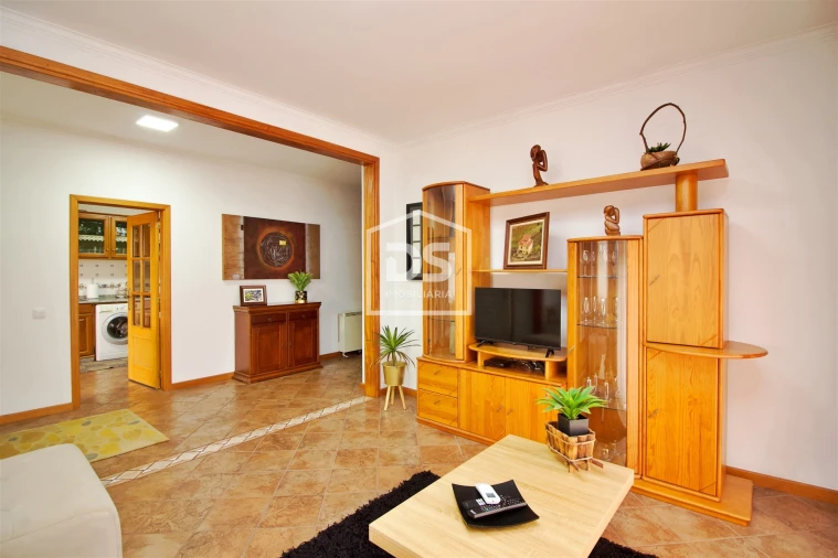 Moradia T5 para Venda em Caide de Rei Foto 10