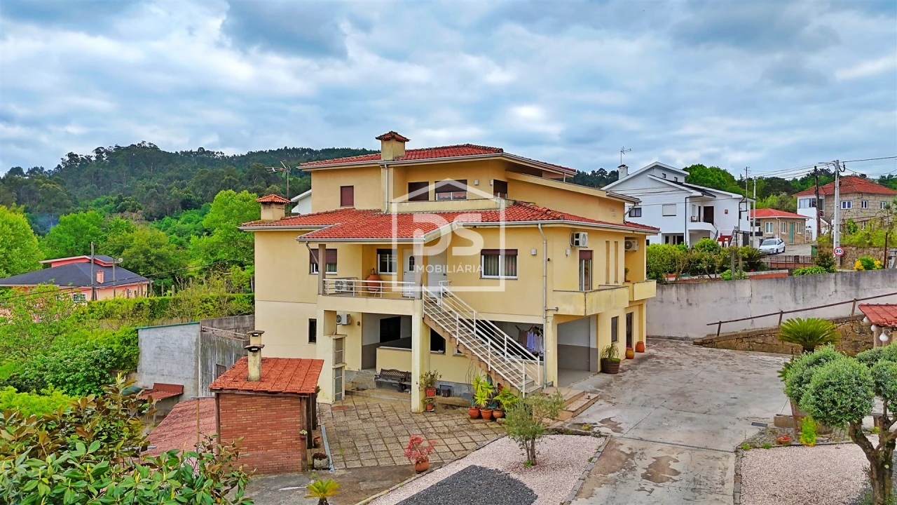 Moradia T5 para Venda em Caide de Rei Foto 1