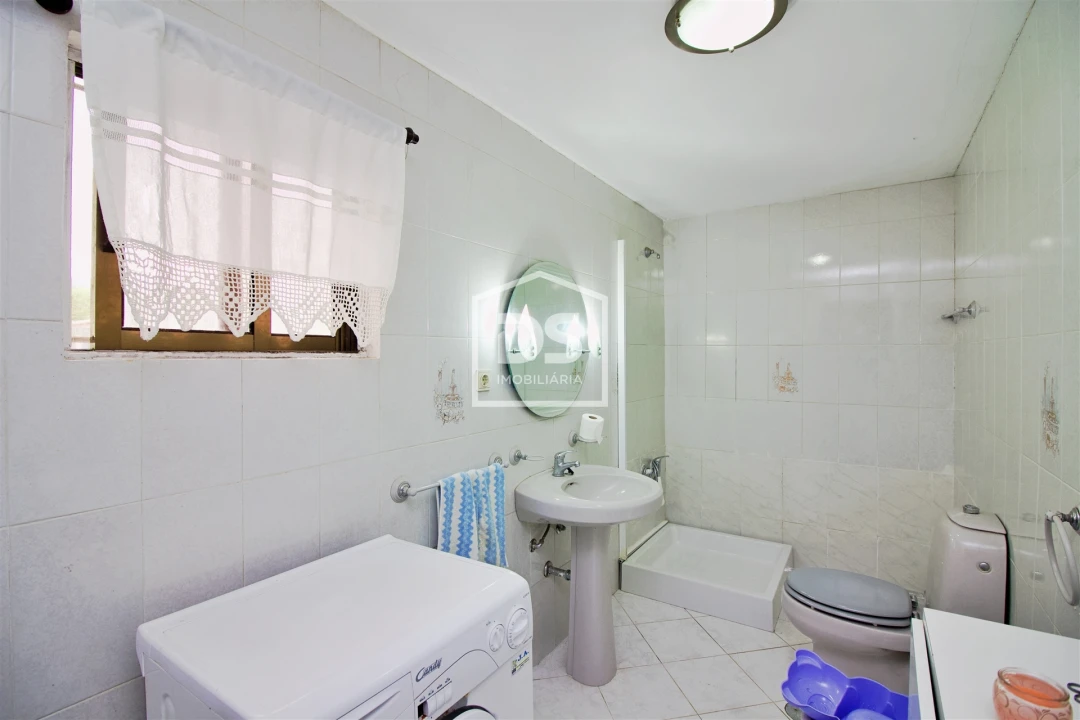 Moradia T5 para Venda em Caide de Rei Foto 40