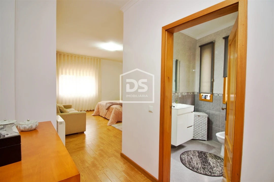 Moradia T5 para Venda em Caide de Rei Foto 21