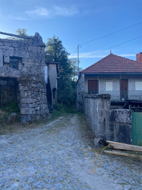 Moradia T0 para Venda em Castro Laboreiro e Lamas de Mouro