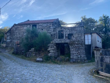 Moradia T0 para Venda em Castro Laboreiro e Lamas de Mouro