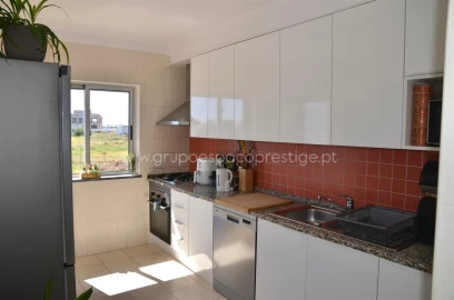 Apartamento T3 para Venda em Quelfes