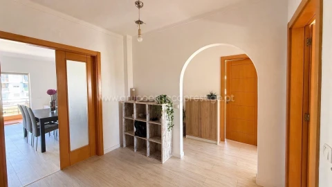 Apartamento T3 para Venda em Quelfes