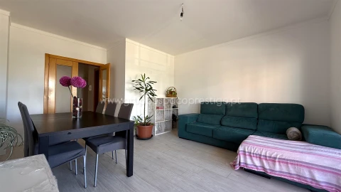 Apartamento T3 para Venda em Quelfes