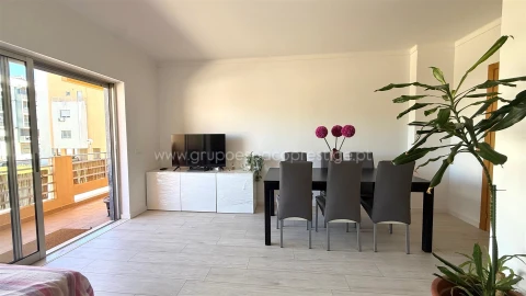 Apartamento T3 para Venda em Quelfes