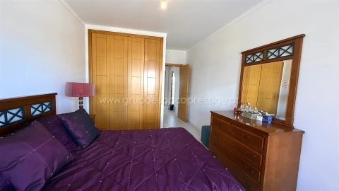 Apartamento T3 para Venda em Quelfes