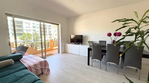 Apartamento T3 para Venda em Quelfes