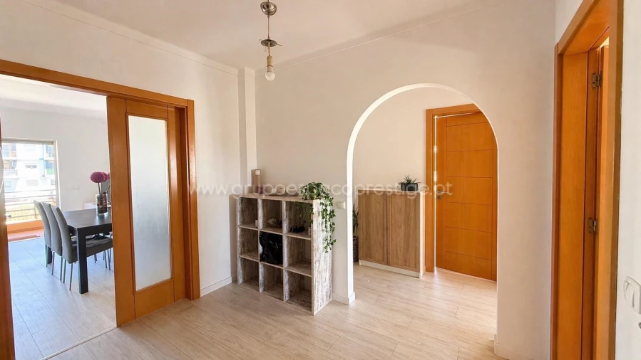 Apartamento T3 para Venda em Quelfes Foto 2