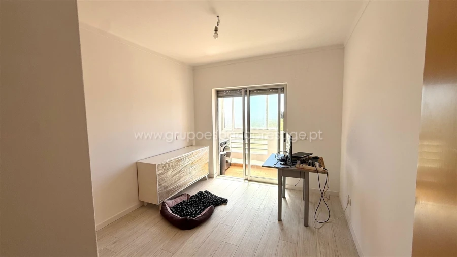 Apartamento T3 para Venda em Quelfes Foto 15