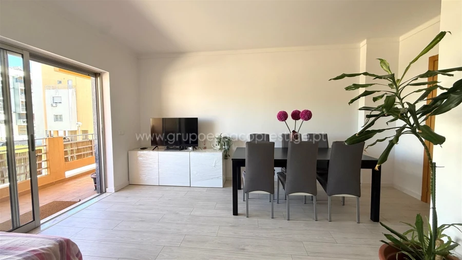 Apartamento T3 para Venda em Quelfes Foto 8