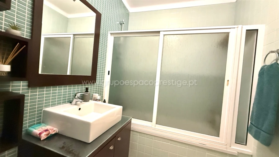 Apartamento T3 para Venda em Quelfes Foto 14