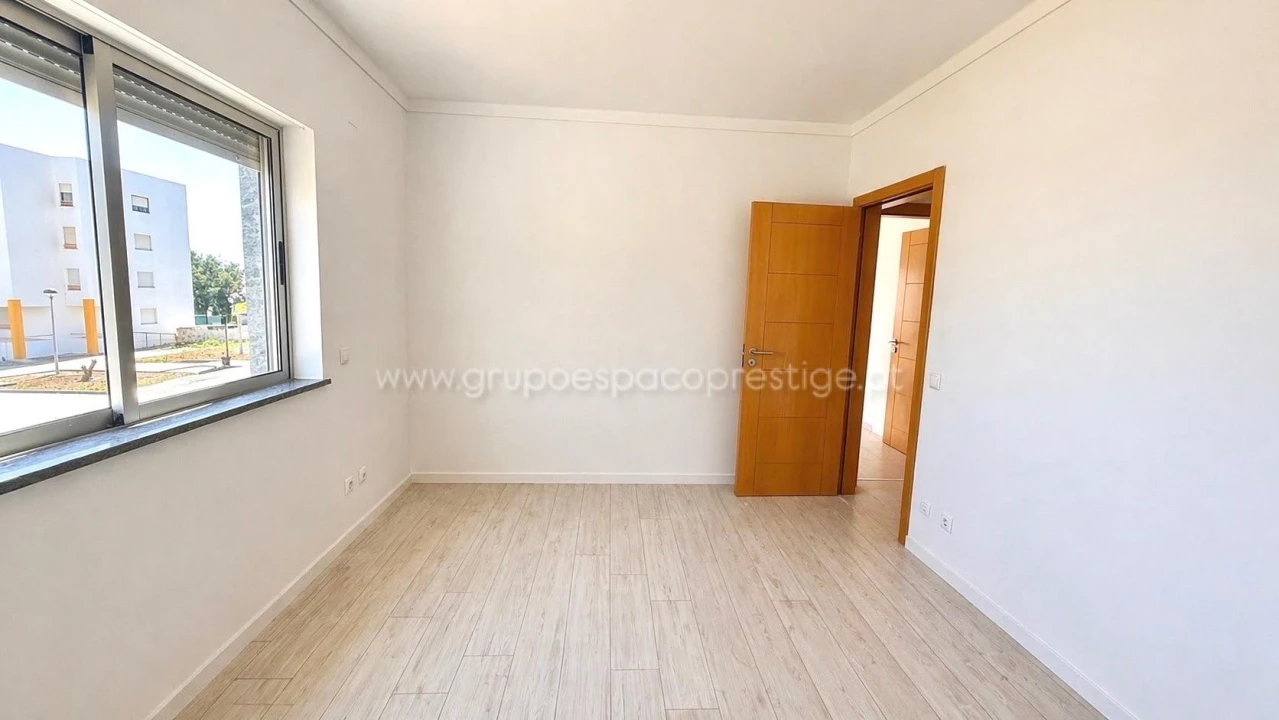 Apartamento T3 para Venda em Quelfes Foto 17