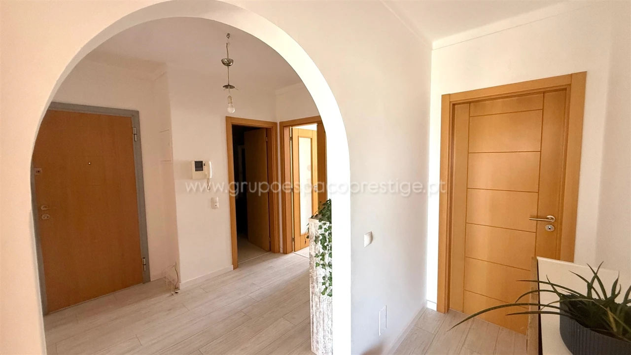 Apartamento T3 para Venda em Quelfes Foto 3