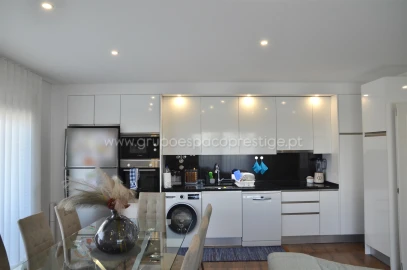 Apartamento T3 para Venda em Quelfes