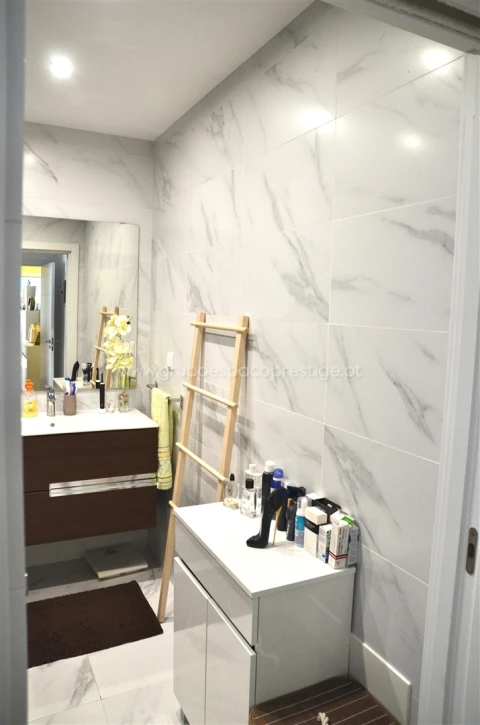 Apartamento T3 para Venda em Quelfes