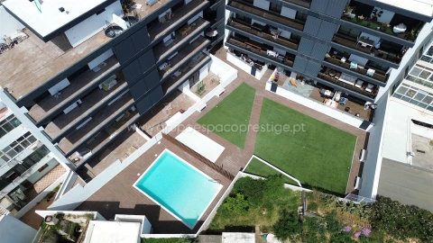 Apartamento T3 para Venda em Quelfes