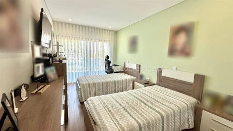 Apartamento T3 para Venda em Quelfes