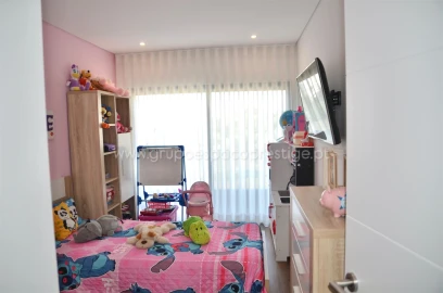 Apartamento T3 para Venda em Quelfes