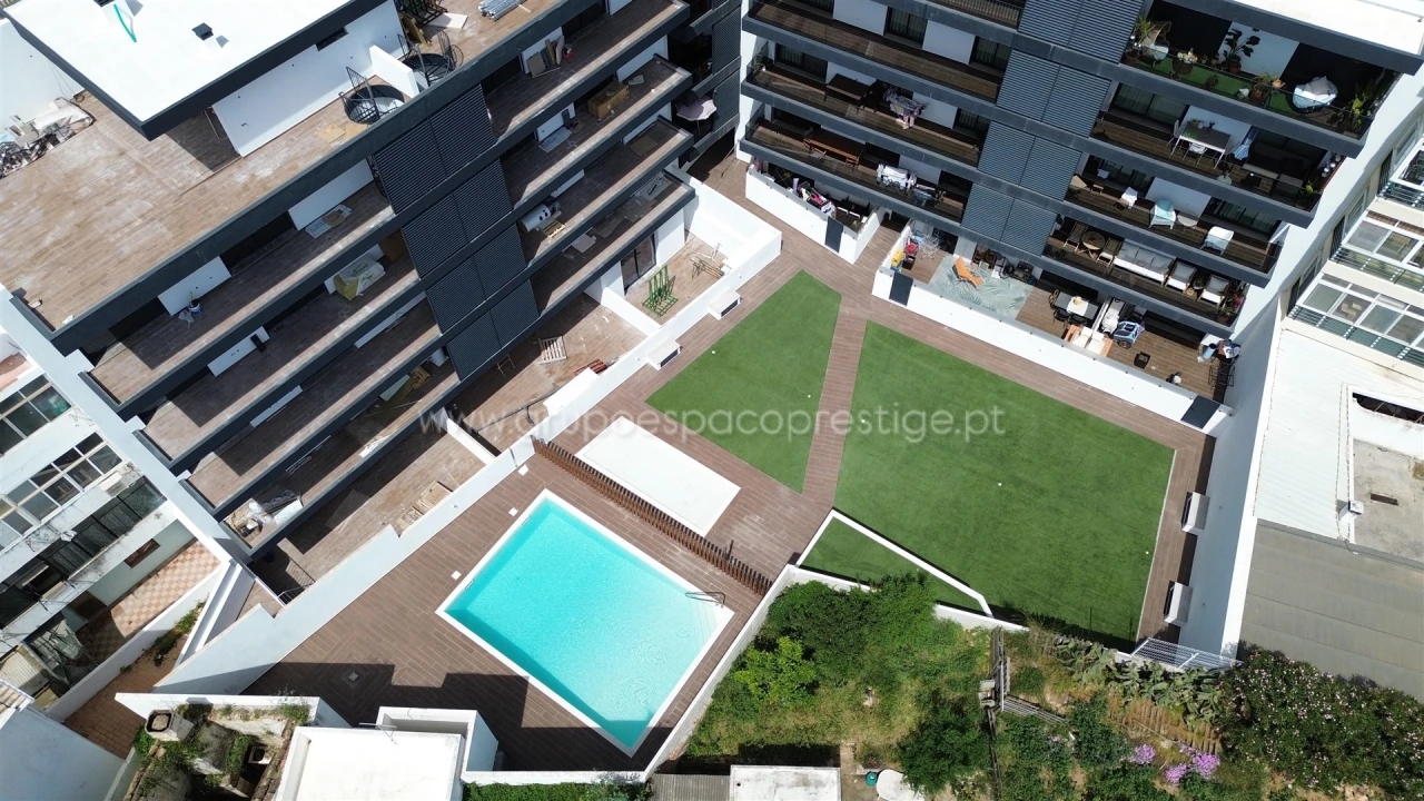 Apartamento T3 para Venda em Quelfes Foto 3