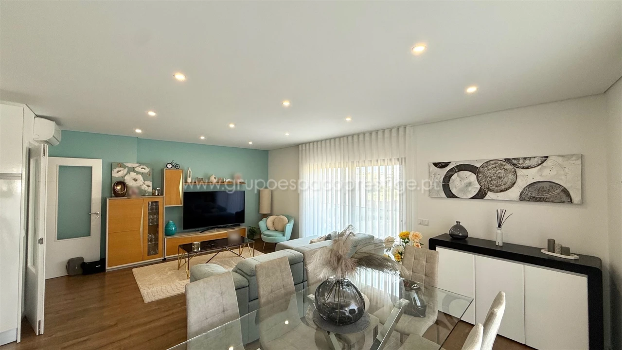 Apartamento T3 para Venda em Quelfes Foto 13