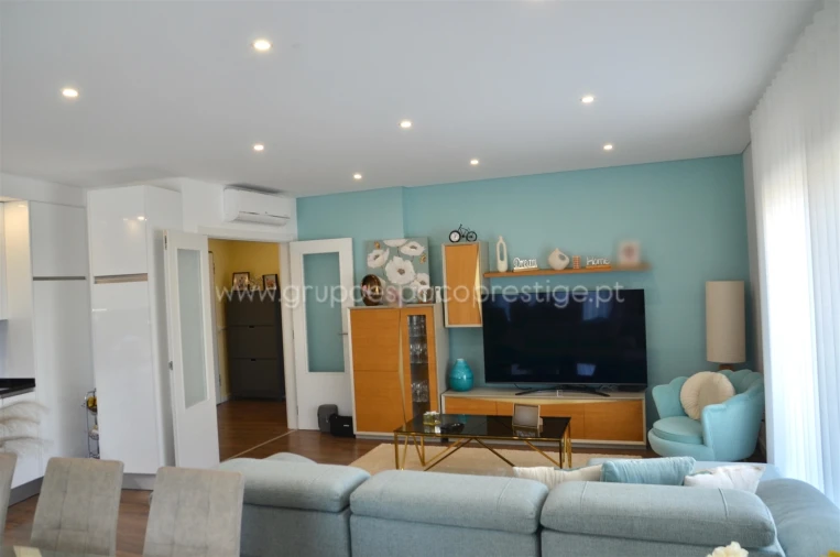 Apartamento T3 para Venda em Quelfes Foto 14