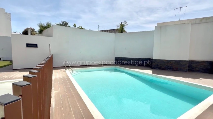 Apartamento T3 para Venda em Quelfes Foto 4