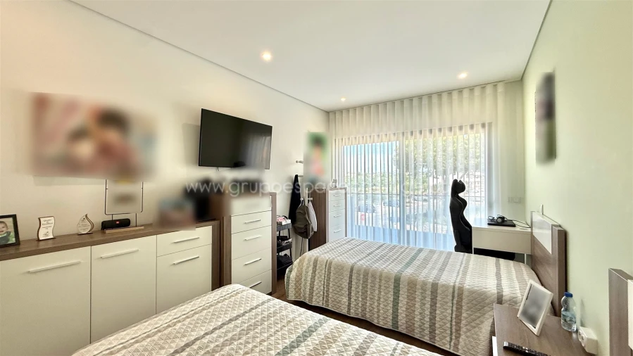 Apartamento T3 para Venda em Quelfes Foto 25