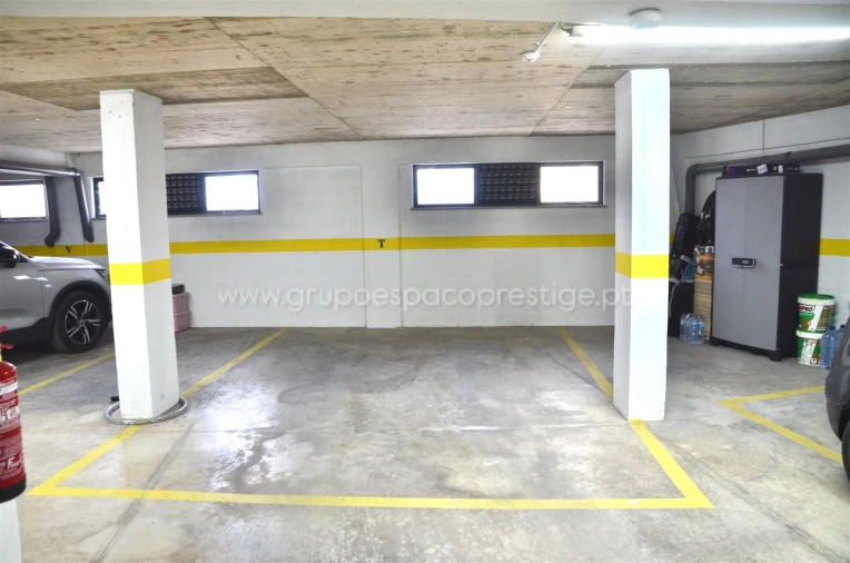 Apartamento T3 para Venda em Quelfes Foto 34