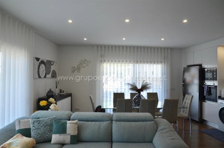 Apartamento T3 para Venda em Quelfes Foto 11