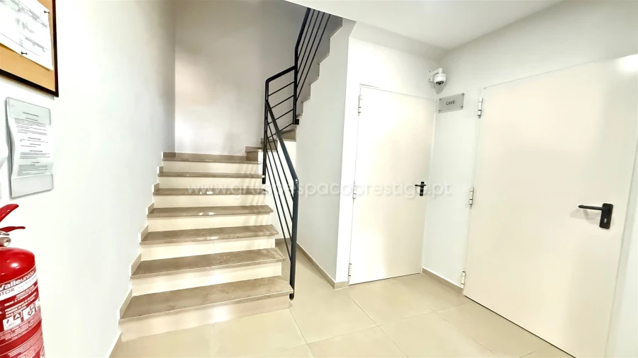 Apartamento T3 para Venda em Quelfes Foto 31