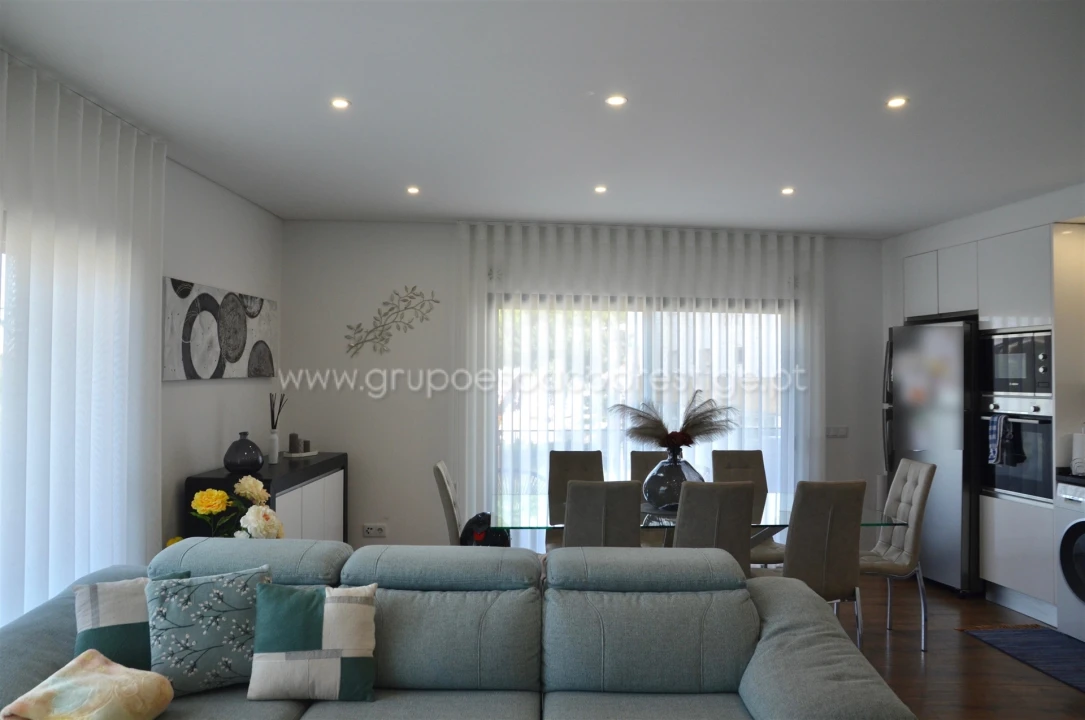 Apartamento T3 para Venda em Quelfes Foto 11